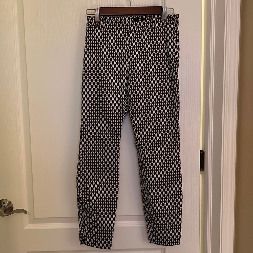 H & M like new printed work trousers. Size 4, black and white pattern